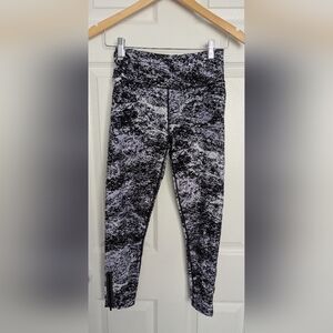 NWOT-DKNY Women's (Size Small) Black & White Splattered Design Cropped L…